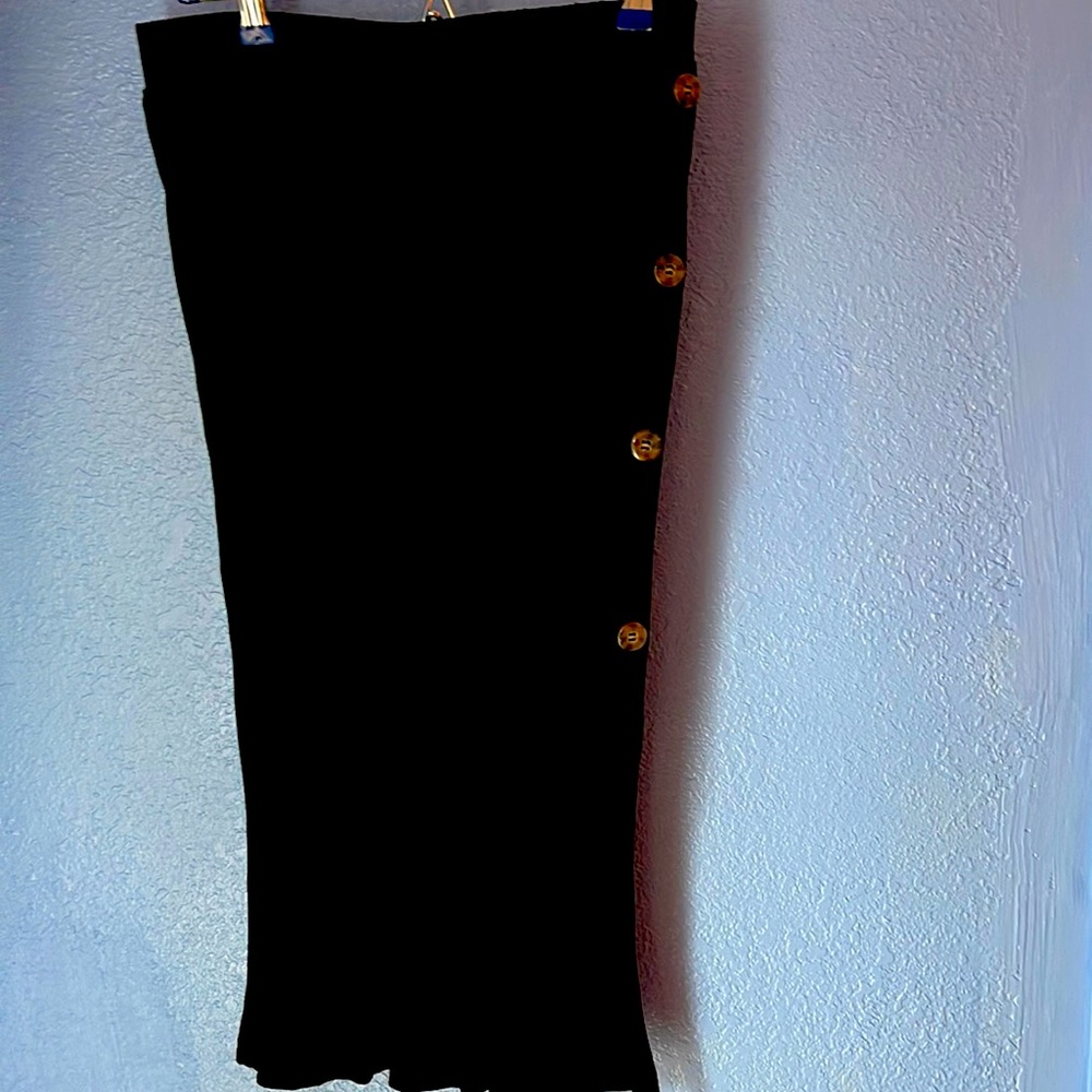 NWOT Shein size L pencil skirt, faux buttons, side slit, never worn, black